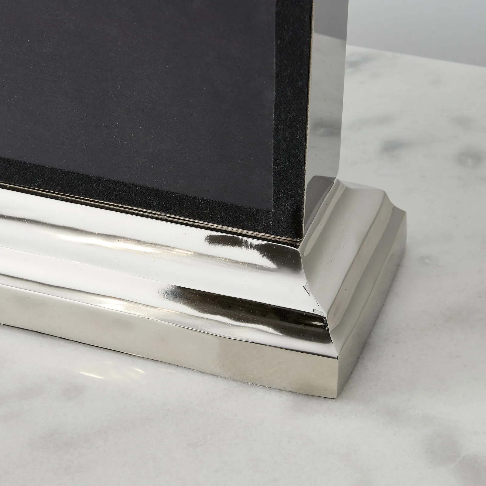 Deco Aluminium Nickel Table Clock