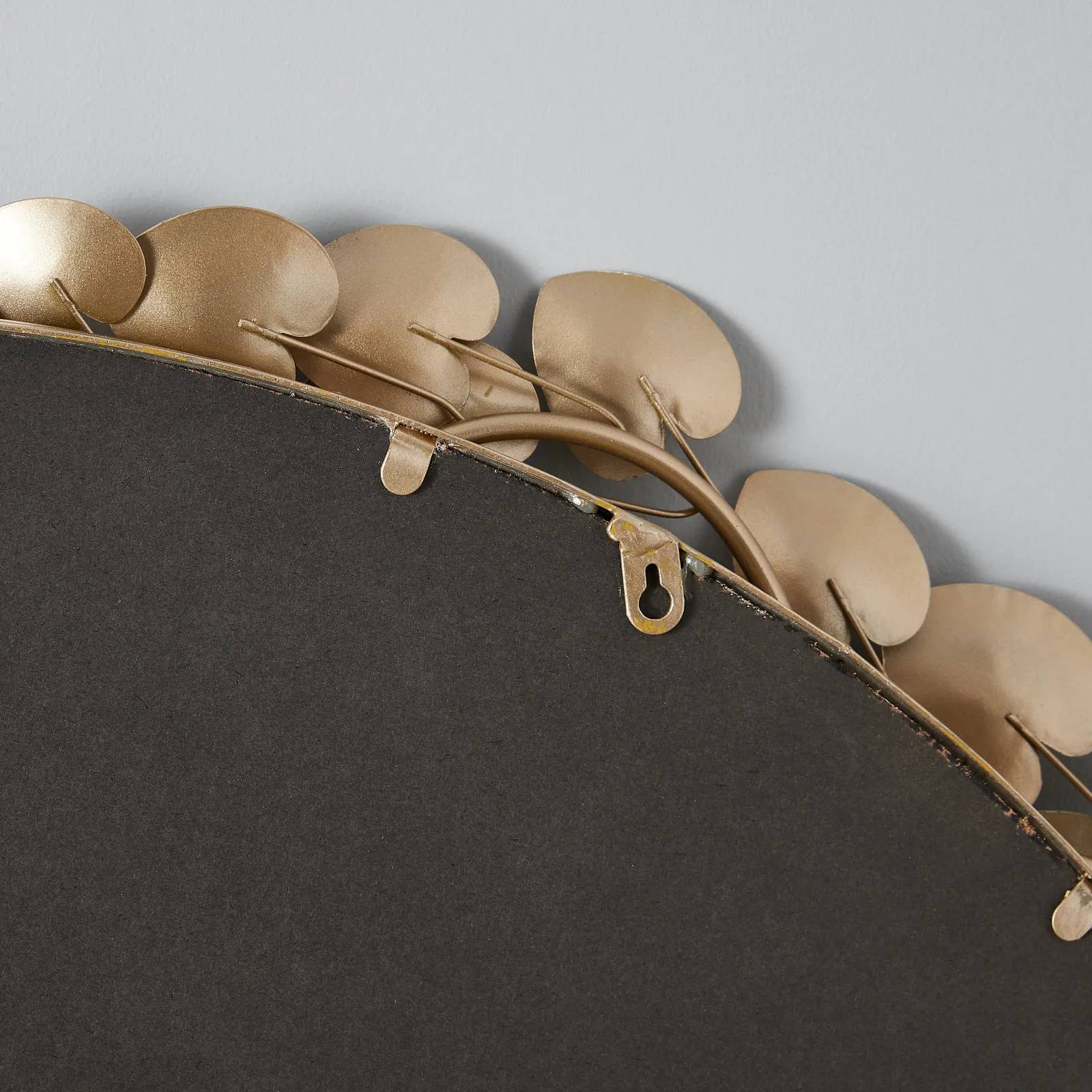 Laceleaf Antique Gold Round Mirror