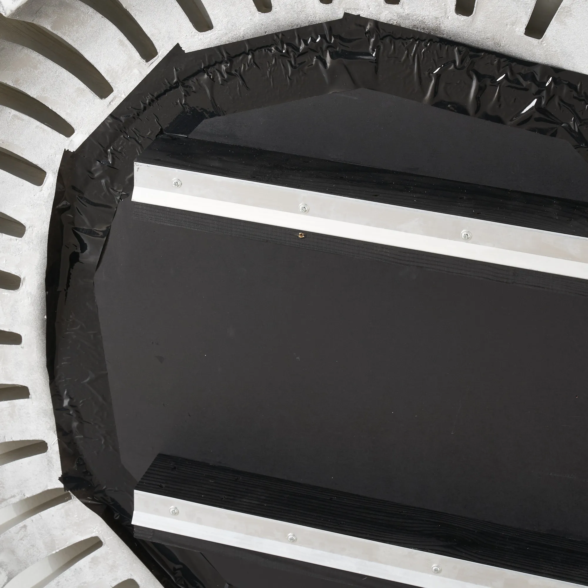 Kali Antique Gold Round Mirror