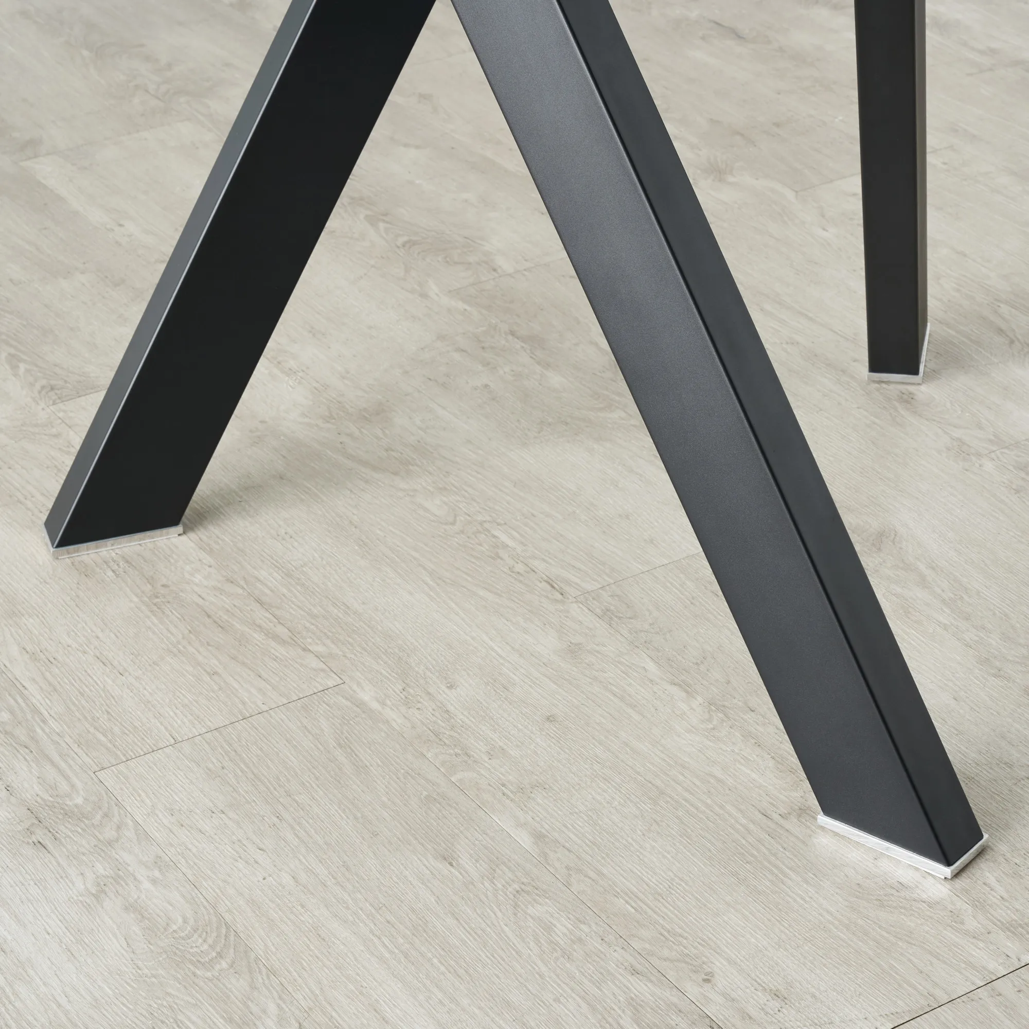 Jutta Glass 120cm Dining Table - Black Legs